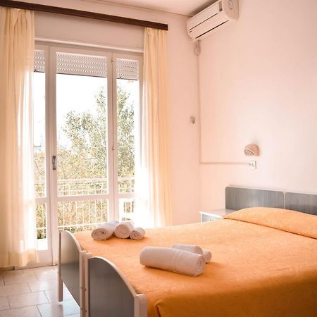 קרביה Hotel Zeus מראה חיצוני תמונה
