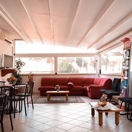 קרביה Hotel Zeus מראה חיצוני תמונה