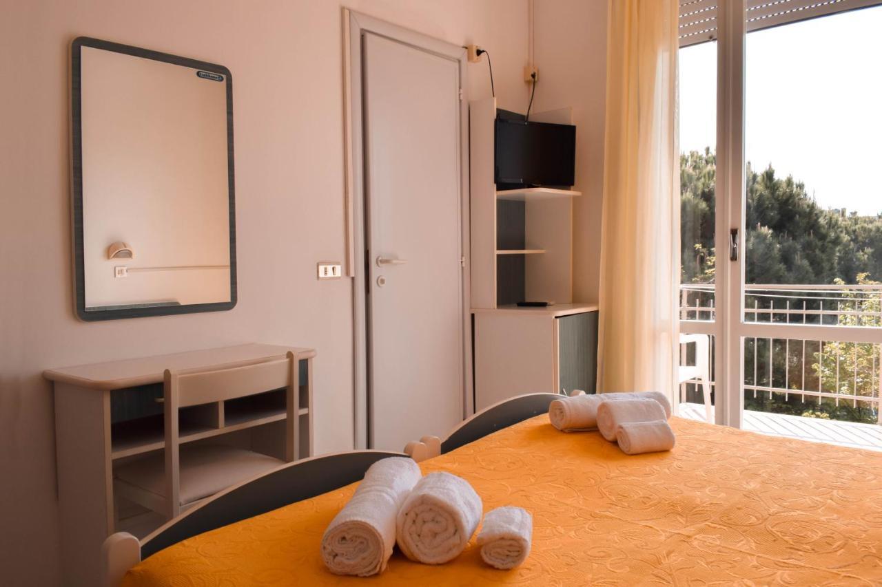 קרביה Hotel Zeus מראה חיצוני תמונה