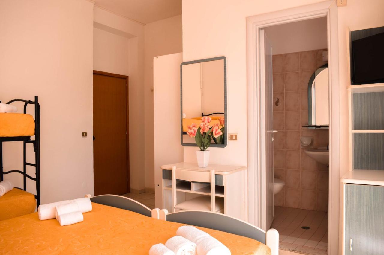 קרביה Hotel Zeus מראה חיצוני תמונה
