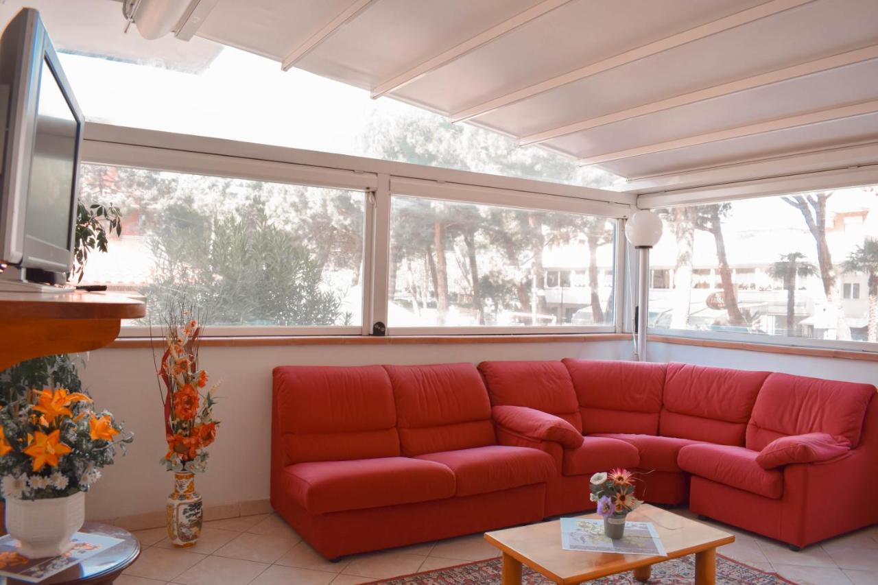 קרביה Hotel Zeus מראה חיצוני תמונה