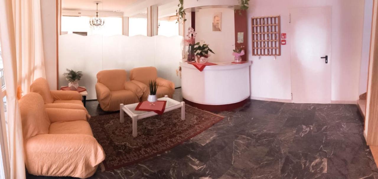 קרביה Hotel Zeus מראה חיצוני תמונה