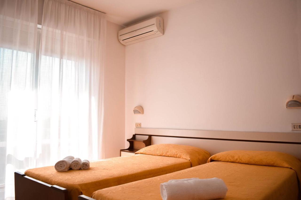 קרביה Hotel Zeus מראה חיצוני תמונה