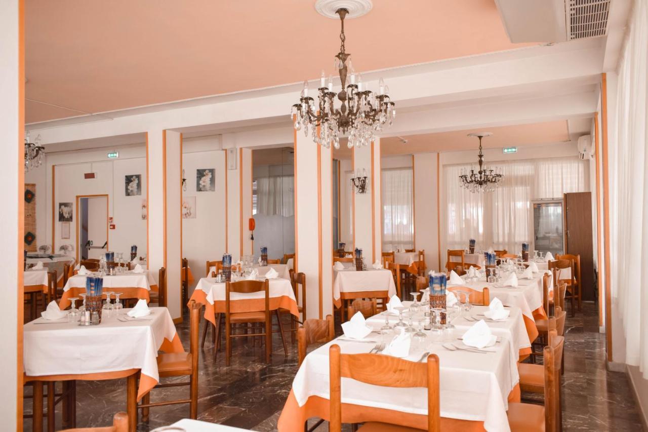 קרביה Hotel Zeus מראה חיצוני תמונה