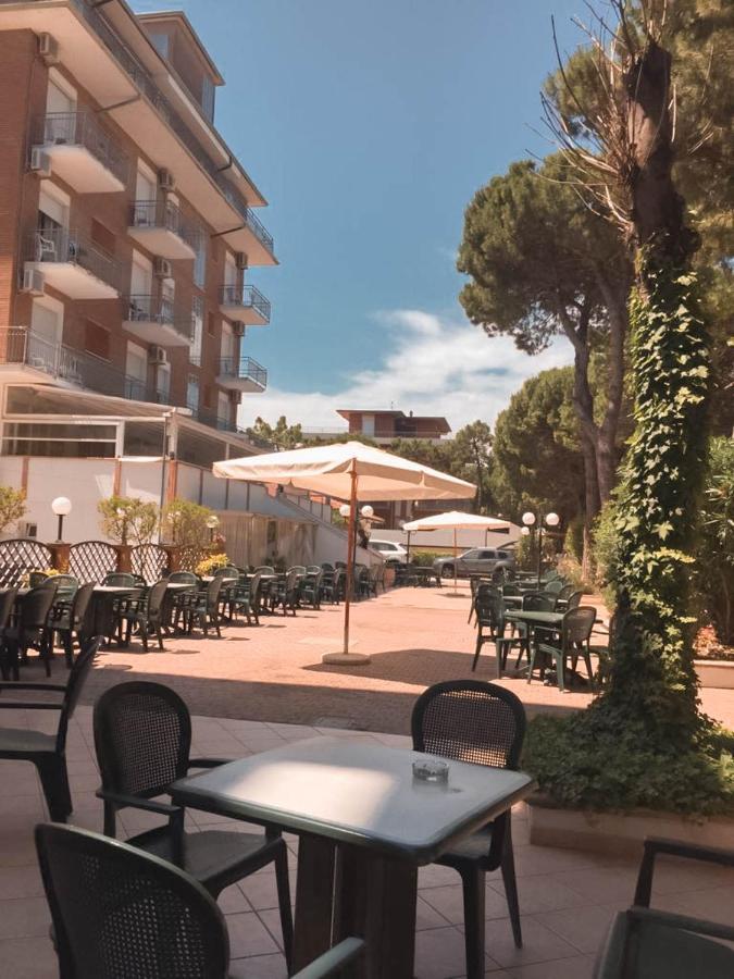 קרביה Hotel Zeus מראה חיצוני תמונה
