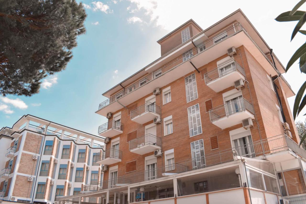 קרביה Hotel Zeus מראה חיצוני תמונה